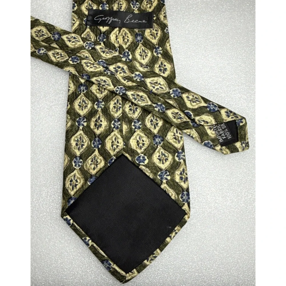Geoffrey Beene Men's‎ 100% Silk Necktie Designer Geometric Yellow/Green/Blue EUC